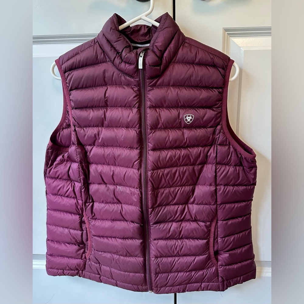 Ariat Ideal Down Vest, size Women’s Large. Burgundy color.